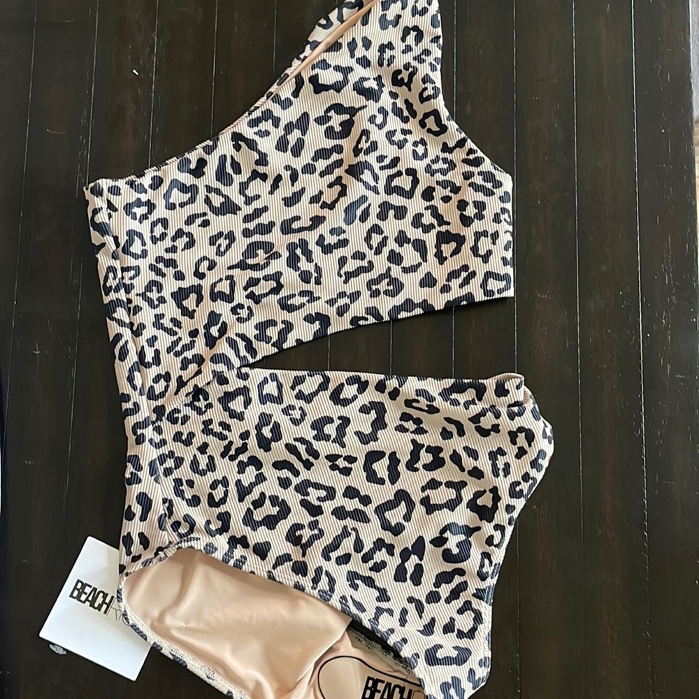 Beach Riot Swimsuit, Never worn-all tags intact. XS